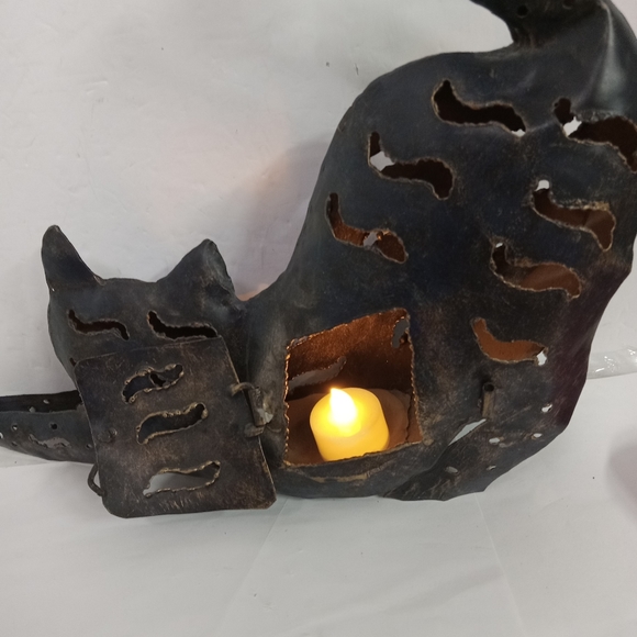 Rustic Metal Stretching Cat Candle/ Tealight holderExcellent Preowned Vintage - Picture 8 of 10